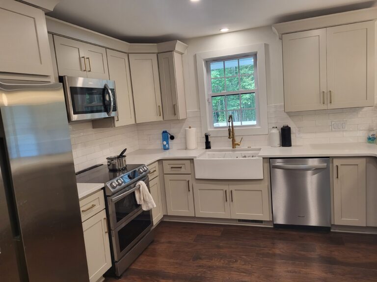 7 Day KItchens Kitchen Renovation with Grey Shaker cabinets and farmhouse sink Belmont NC 768x576