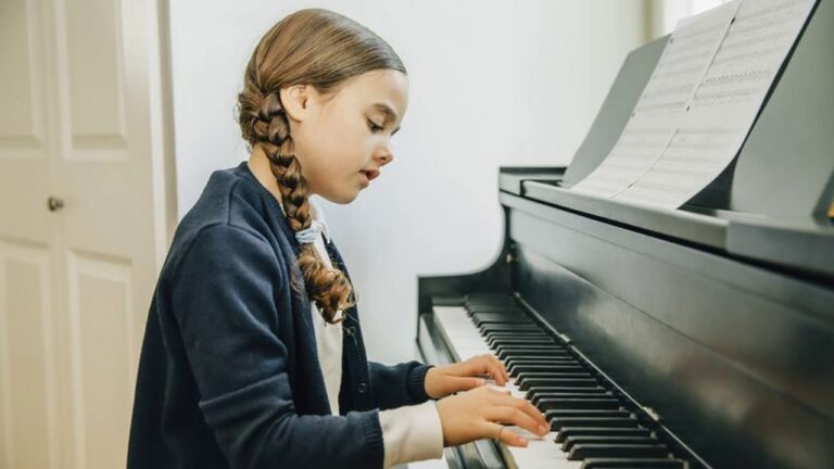 ​online piano lessons 768x432